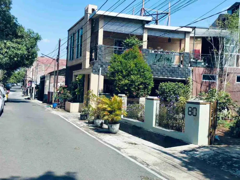 RUMAH 2 LANTAI, STRATEGIS PINGGI JALAN BESAR,DI JATINGALEH SEMARANG