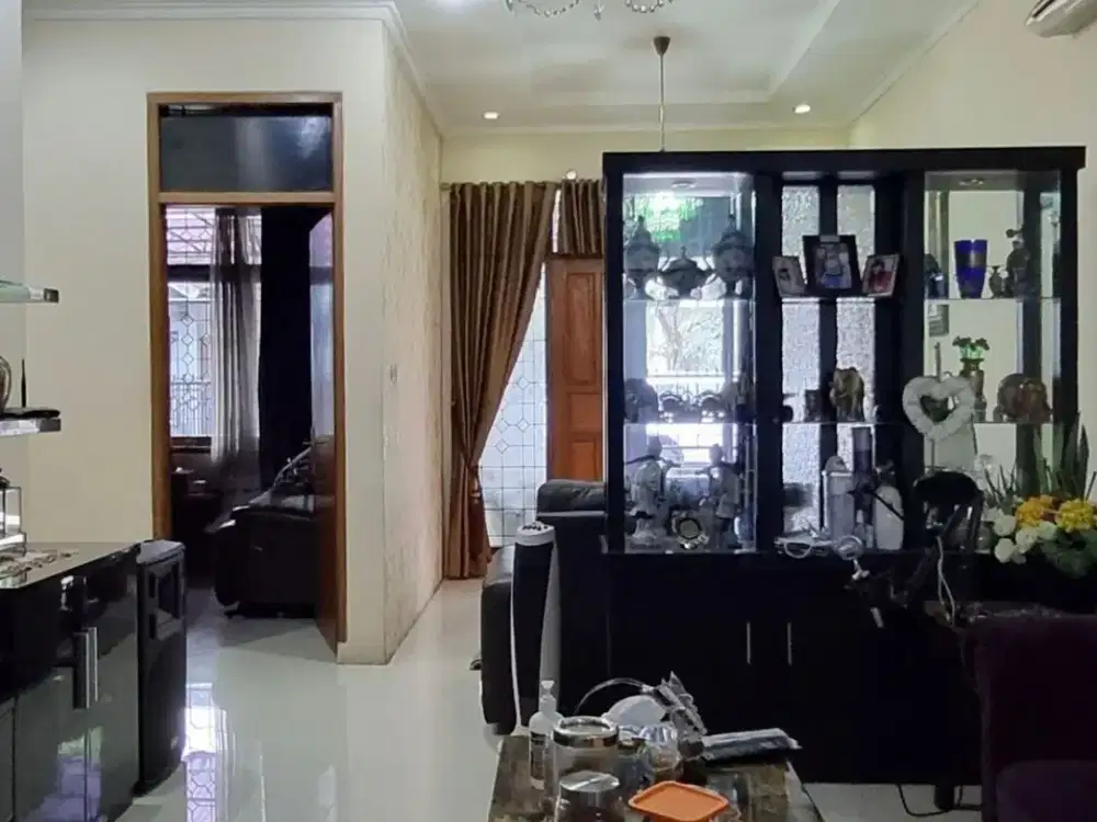 Dijual Rumah 2 Lantai Nyaman dan Terawat siap Huni Lokasi di Batu Mas Bandung
