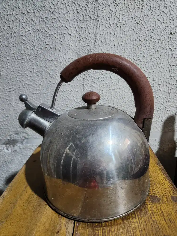 teko masak air panas sangat istimewa dan tidak ada penyok