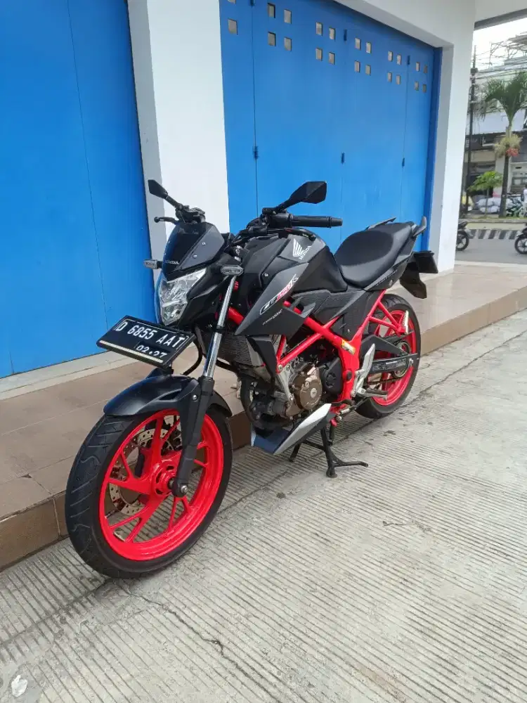 Honda cb 150R 2017 mulus antik