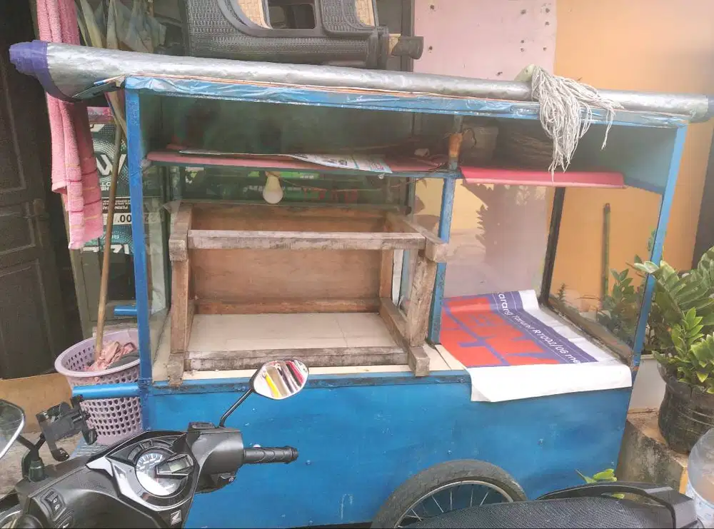 Gerobak besi dorong