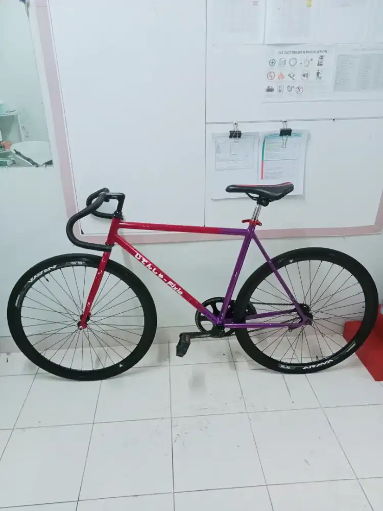 Sepeda fixie Rem turpedo masih mulus dan terwat, Nego aja gan.