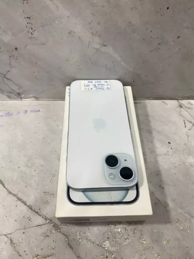 Di jual HP IPHONE 15 warna BLUE 128 GB Inter bea cukai