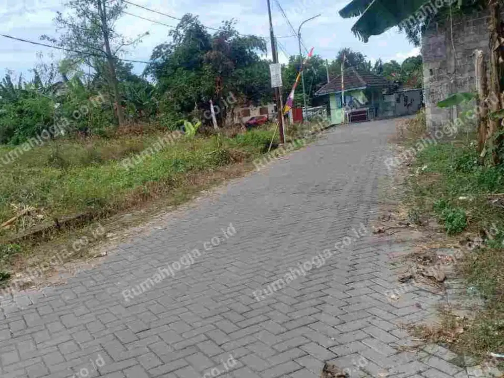 tanah sangat strategis belakang kampus UTY jombor ringroad utara