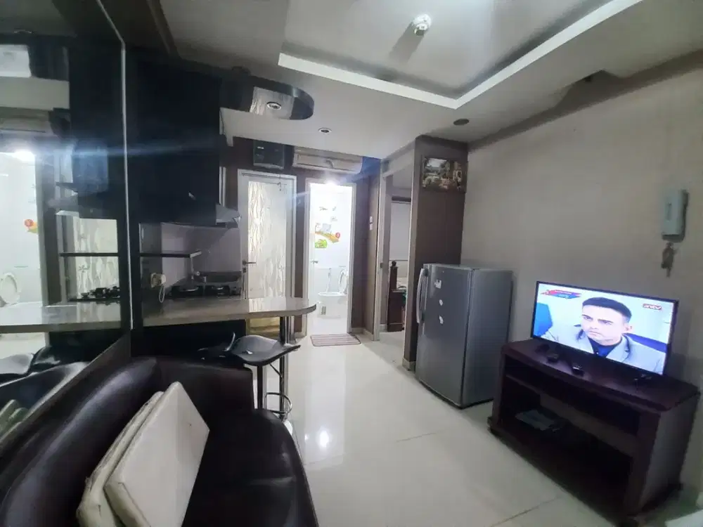 Sewa apartemen gading nias Emerald lt 2 view kolam renang
