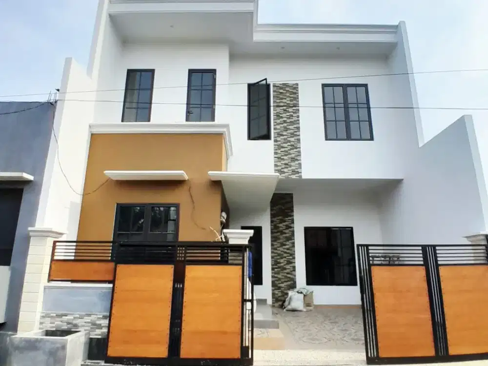 rumah minimalis 3 kamar, ada ruang tamu dan keluarga luas dekat jalan raya kodau