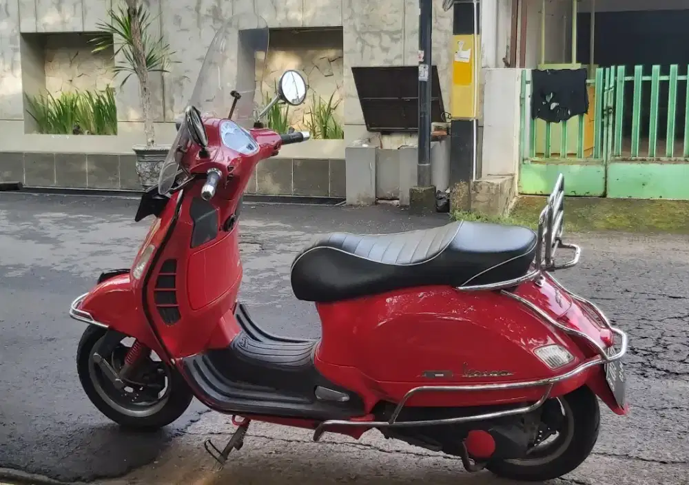 Vesp GTS 150 Dragon Rosso