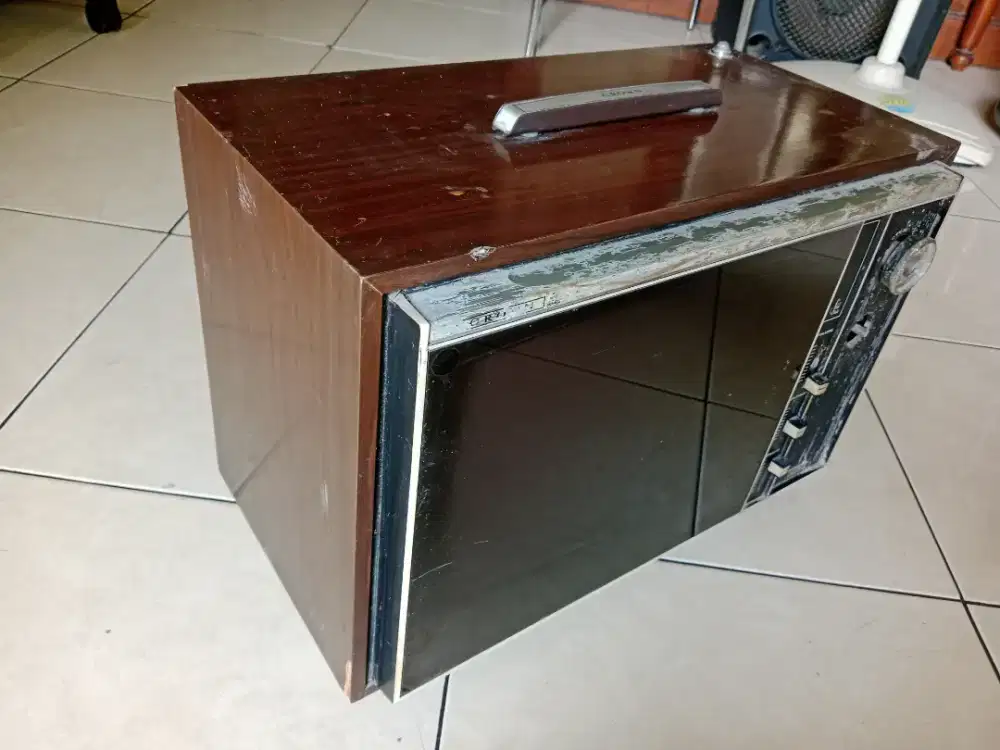 Tv 14 inch crown warna coklat