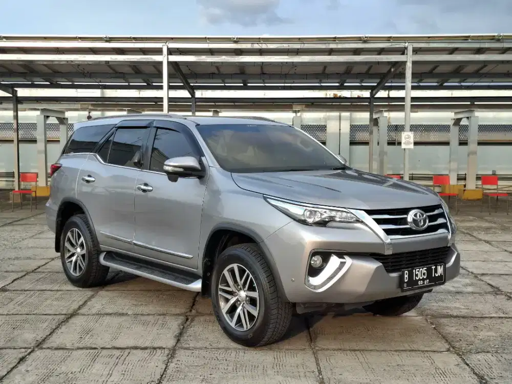 Toyota Fortuner VRZ 2.4 AT. Tahun 2017. Silver. Perfect cond