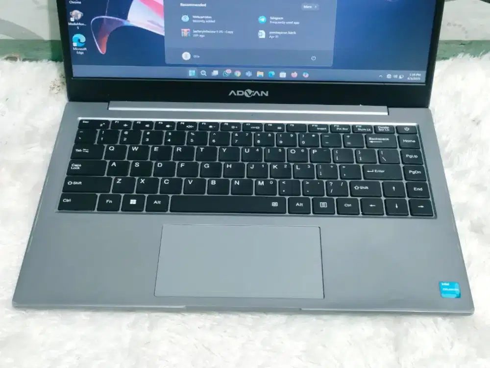 Lenovo Slim 3

- Intel Celeron N4020