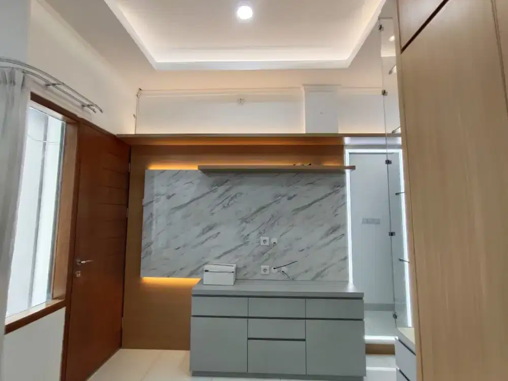 DIJUAL RUMAH BARU 3 LANTAI SEMI FURNISH TERMURAH DI TAMAN PALEM LESTARI