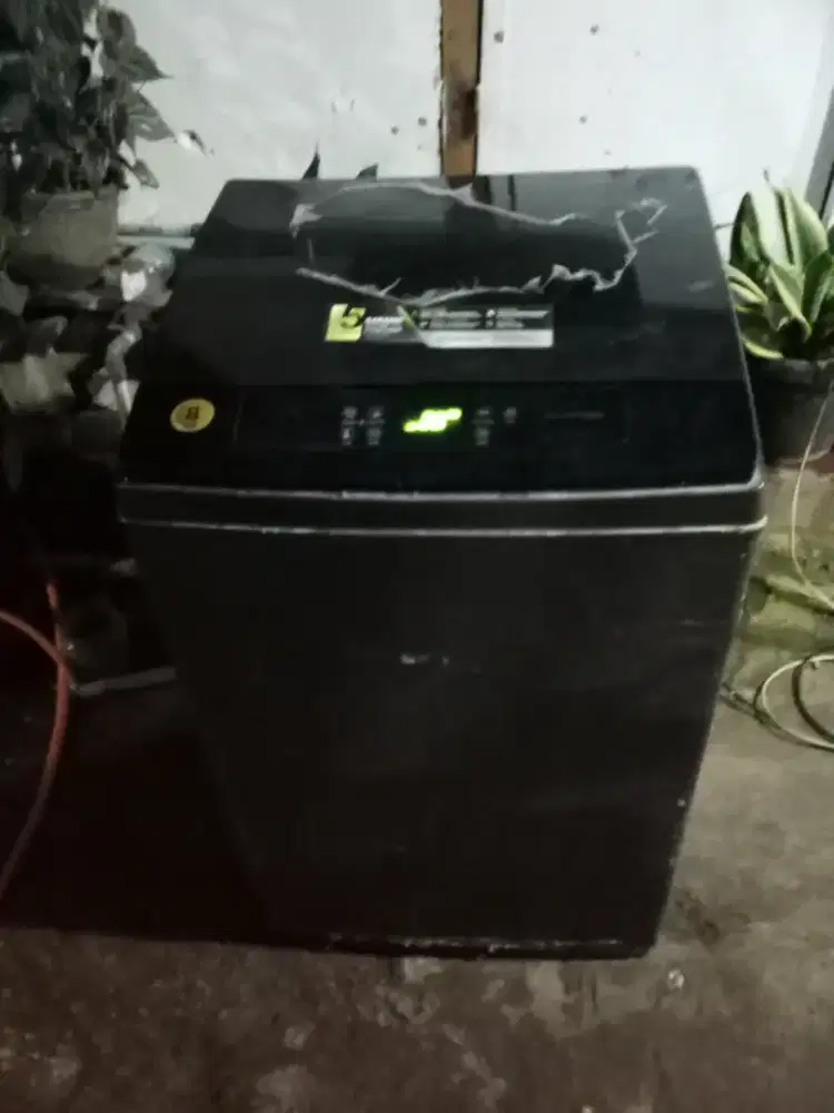 Mesin cuci 1tabung merek Polytron kondisi normal.. 8kg