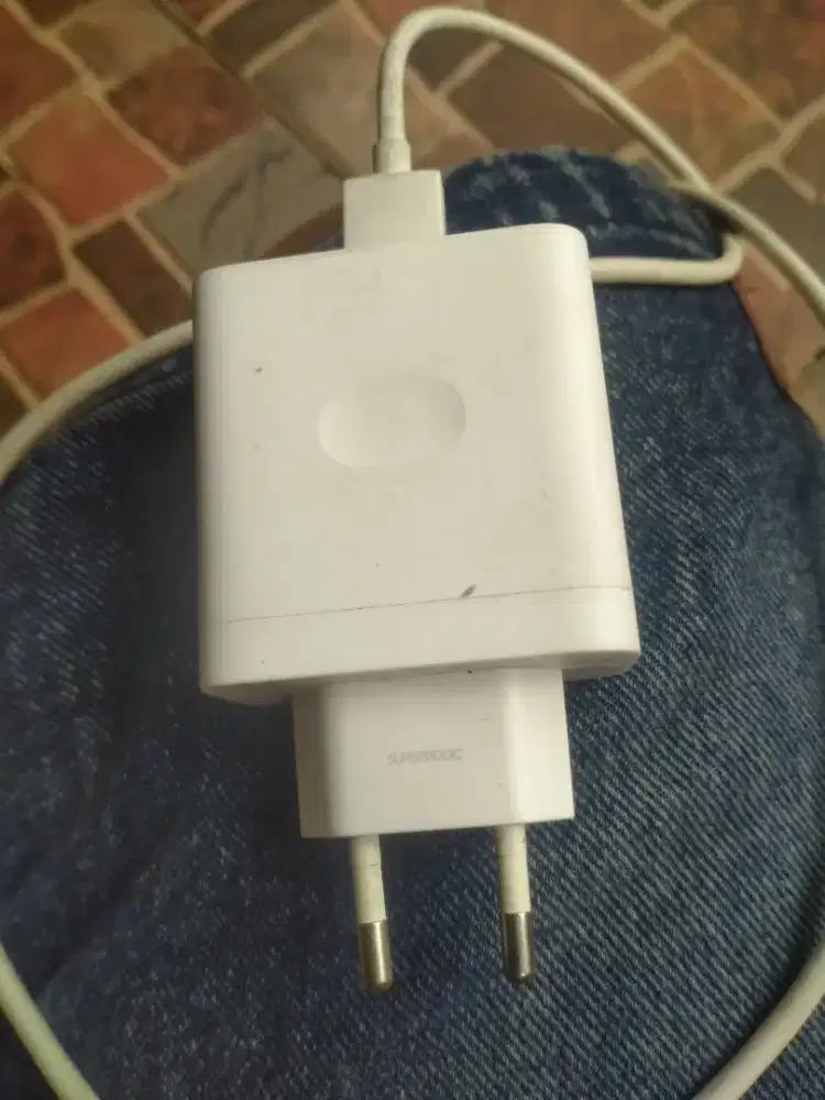 charger ori 67wat.. fastcharging di jamin ori klo bukan ori up dtempat