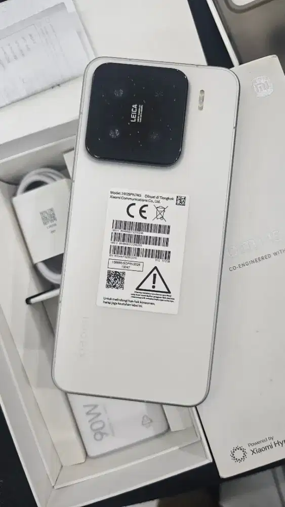 Xiomi mi 15 ram 12/512GB. Barang sperti baru. Baru beli 2blanan