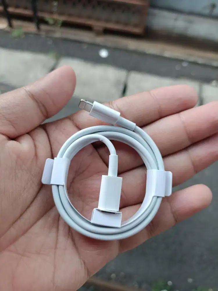 Kabel iphone 13 C to Lighting