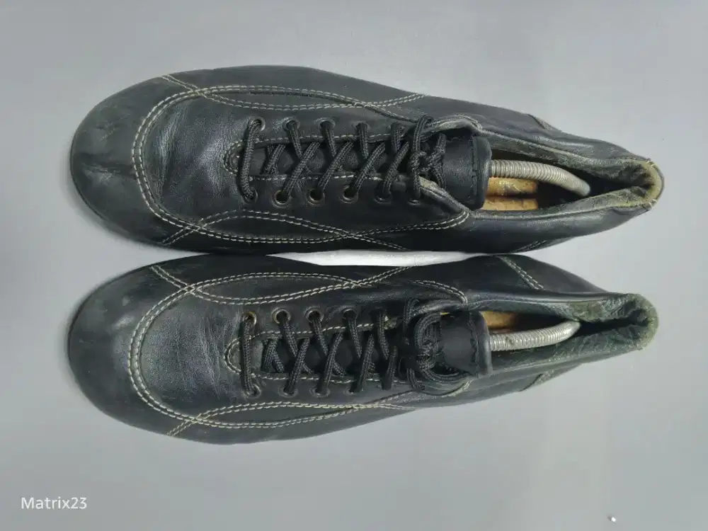 Sepatu second kulit