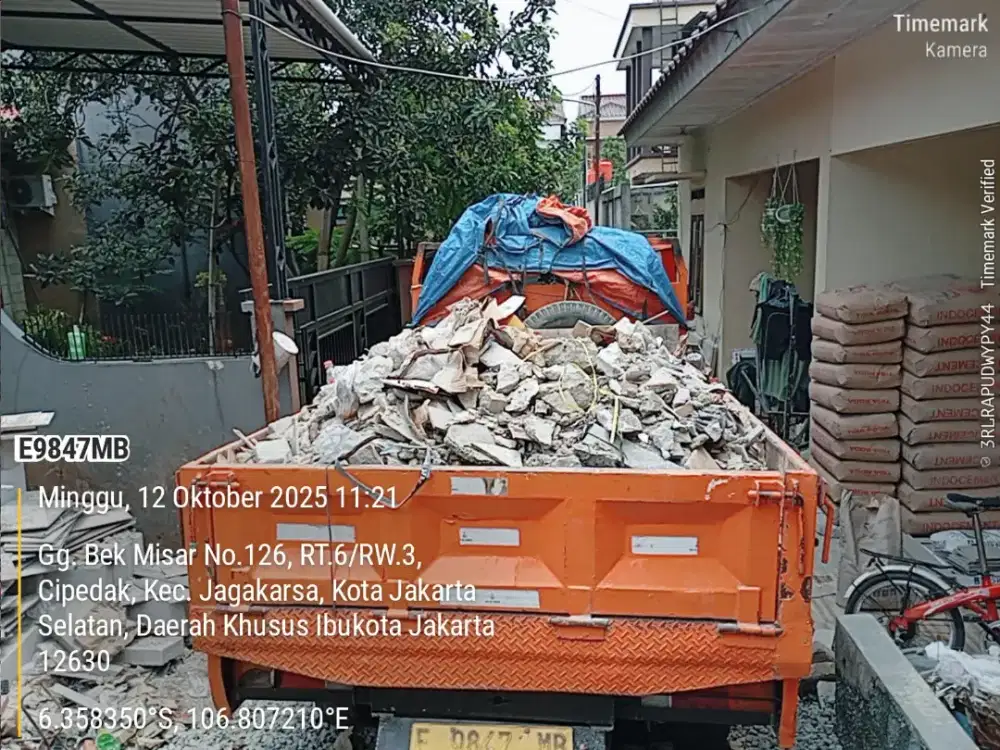Buang puing dan sampah proyek