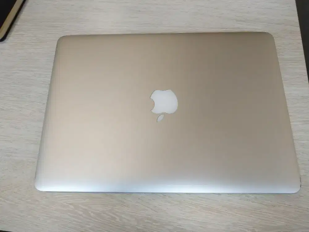 Jual murah MacBook Air - lengkap (minus)