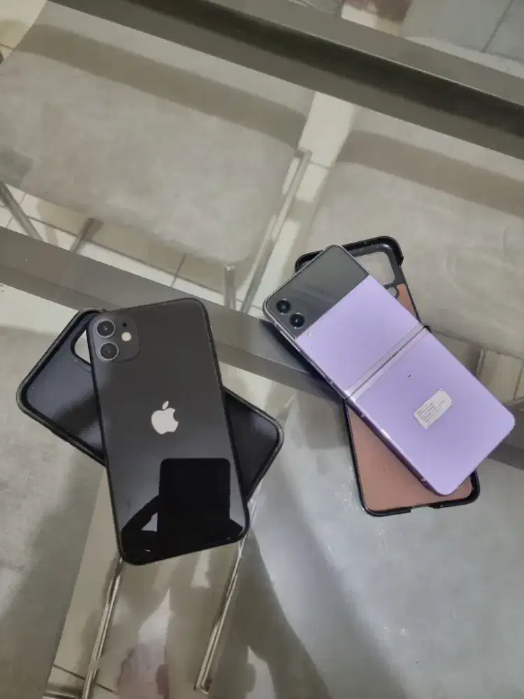 Iphone 11 64GB & Z Flip 3 Sein
