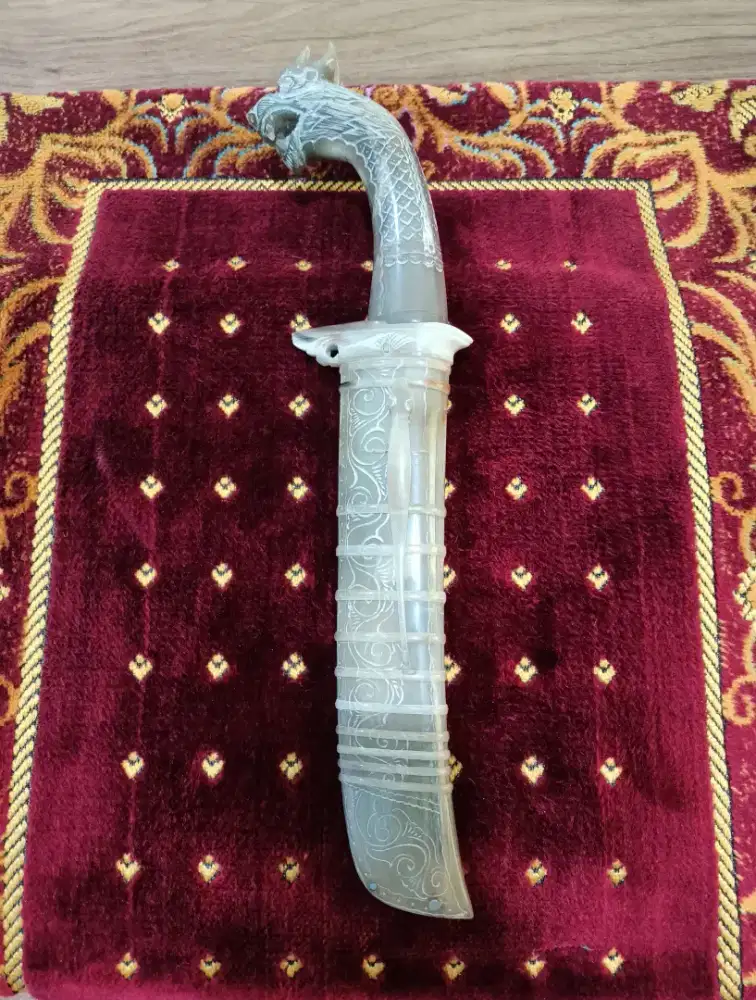 Golok Damascus Balikmipih Pamor Full Tanduk Kebo Bule Ukir Kepala Naga