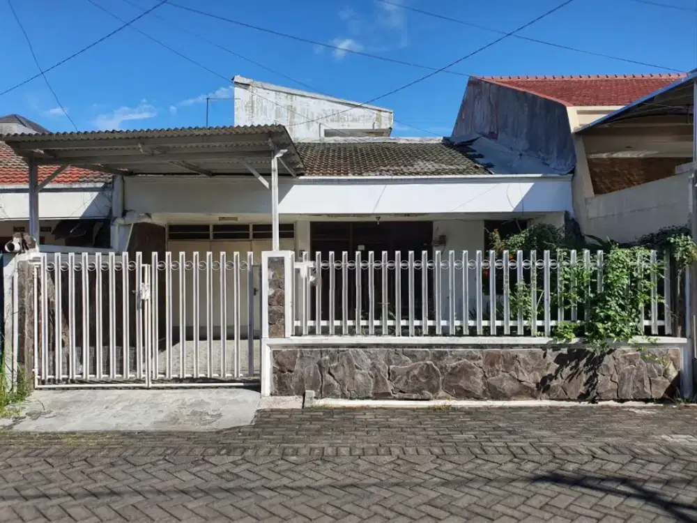 Rumah Manyar Jaya STRATEGIS ROW 2.5 MOBIL
