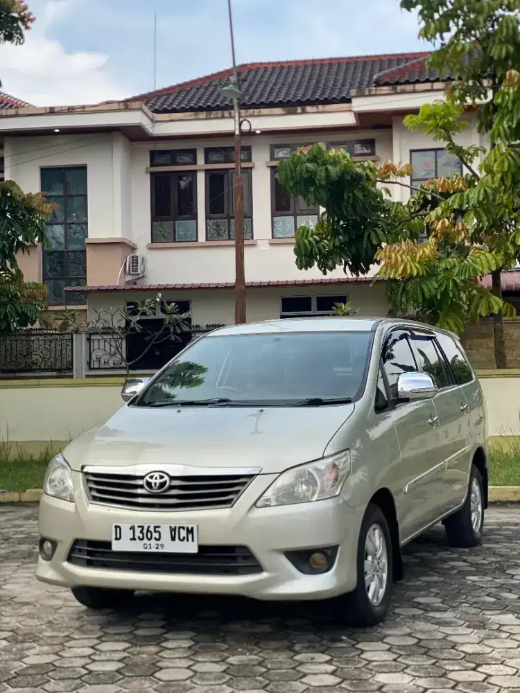 Innova E 2.5 Diesel MT 2012