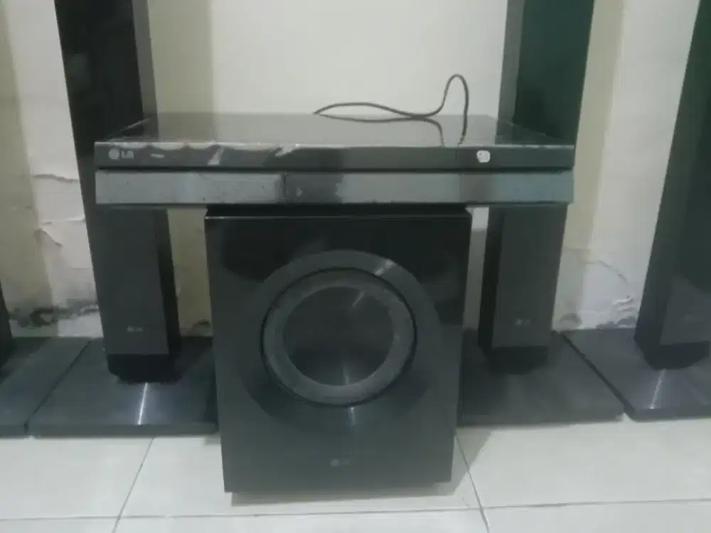 Home teather LG kondisi seperti baru bagus