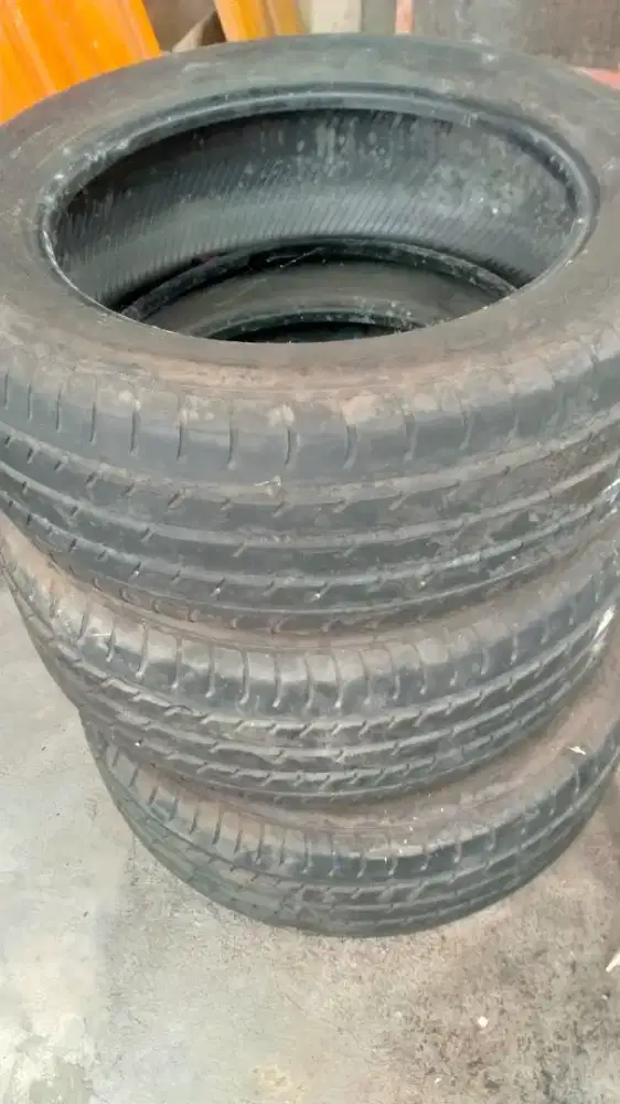 Jual ban r 17  merk toyo 2 jt 3 buah