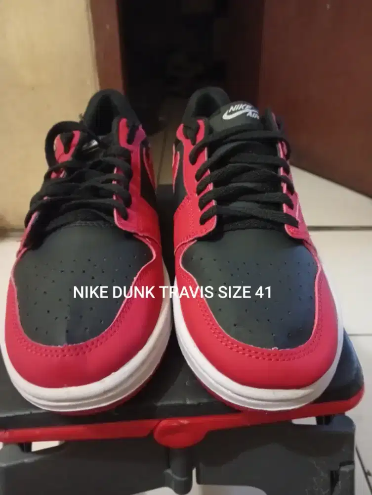NK DUNK TRAVIS size 41 made in indo