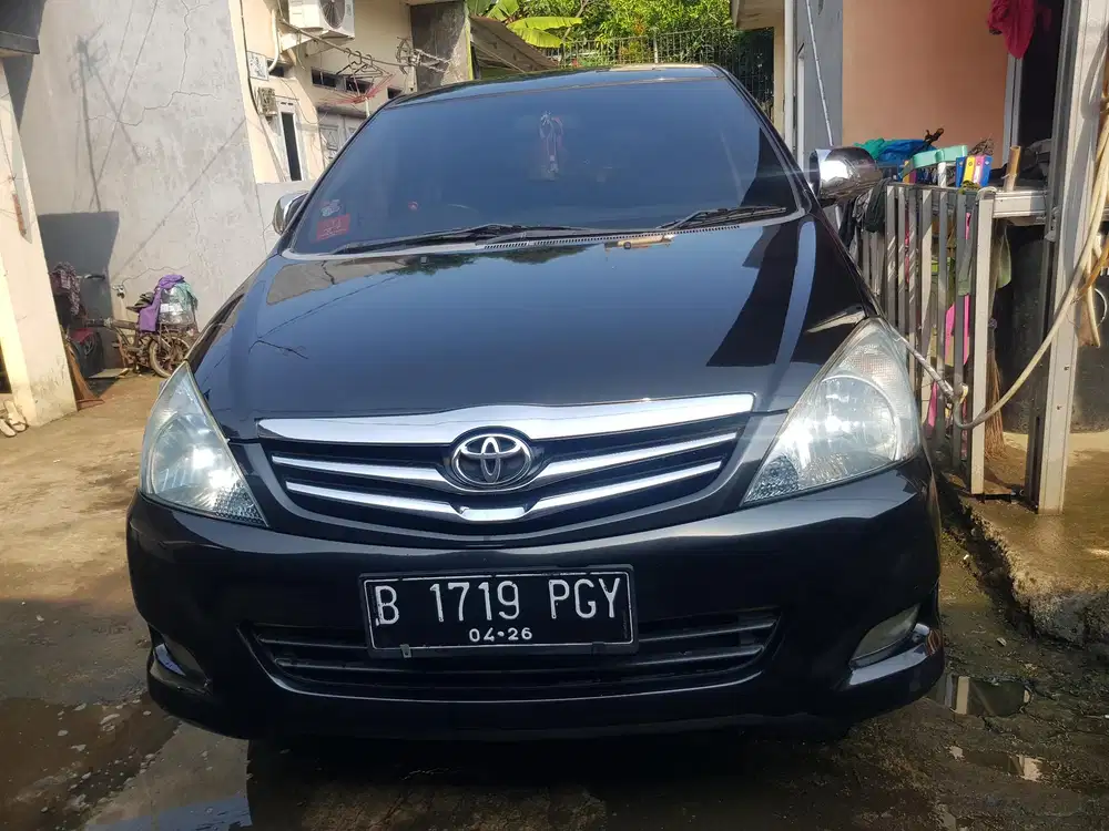 Toyota Kijang Innova 2011 Bensin