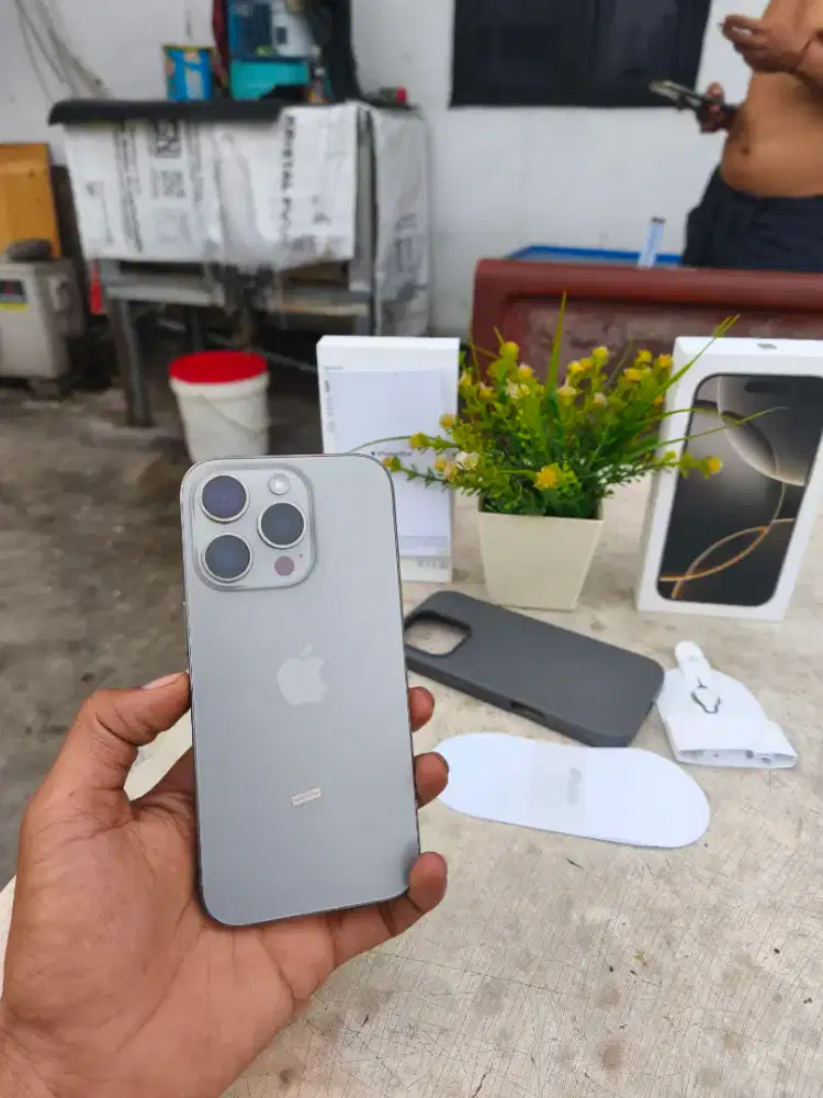 Iphone 16 pro Natural titanium