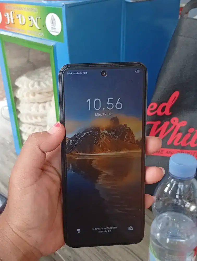 Infinix Hot 30 play ram 4+4/64 Ori nomines!.