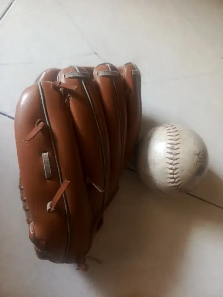 Sarung tangan soft ball