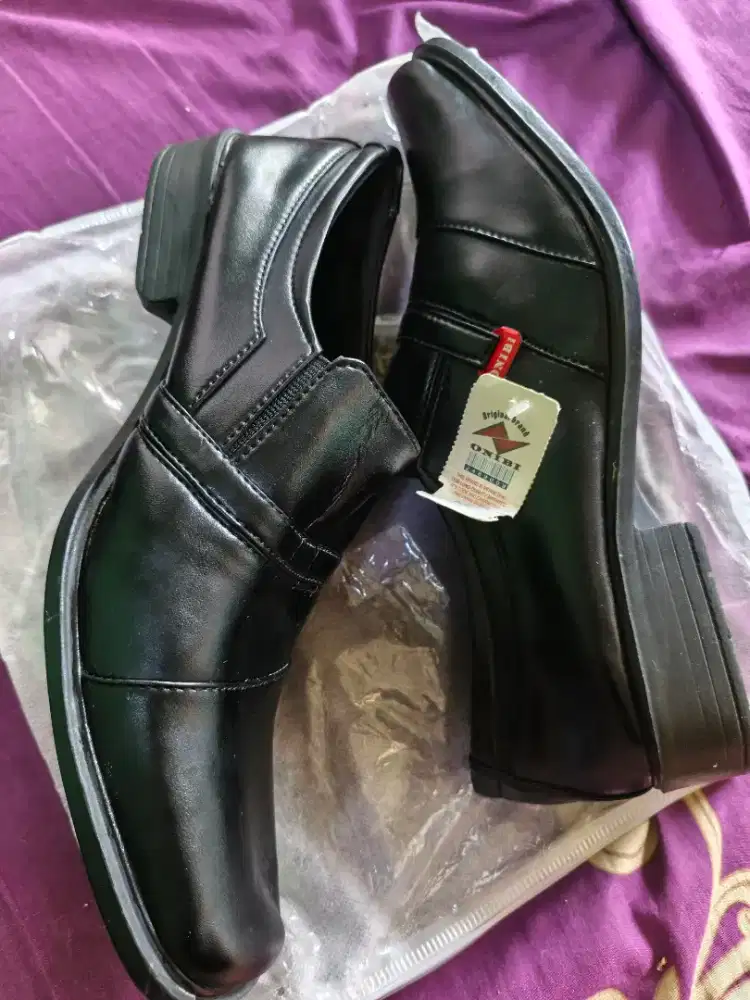 Sepatu pantofel slip 43/44 baru