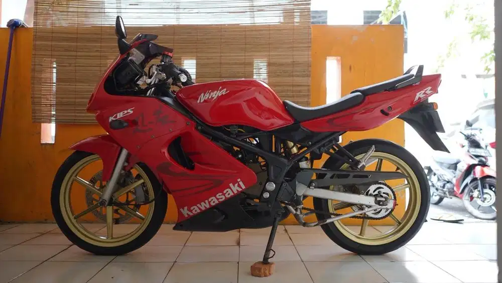 Di Jual Ninja RR Old 2010 merah ferarri