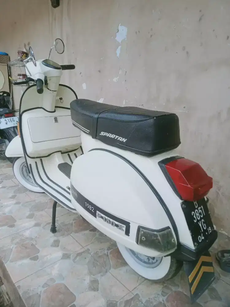 Vespa putih cantik 1980