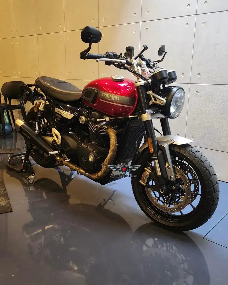 Triumph speed twin 1200 red modif hedon