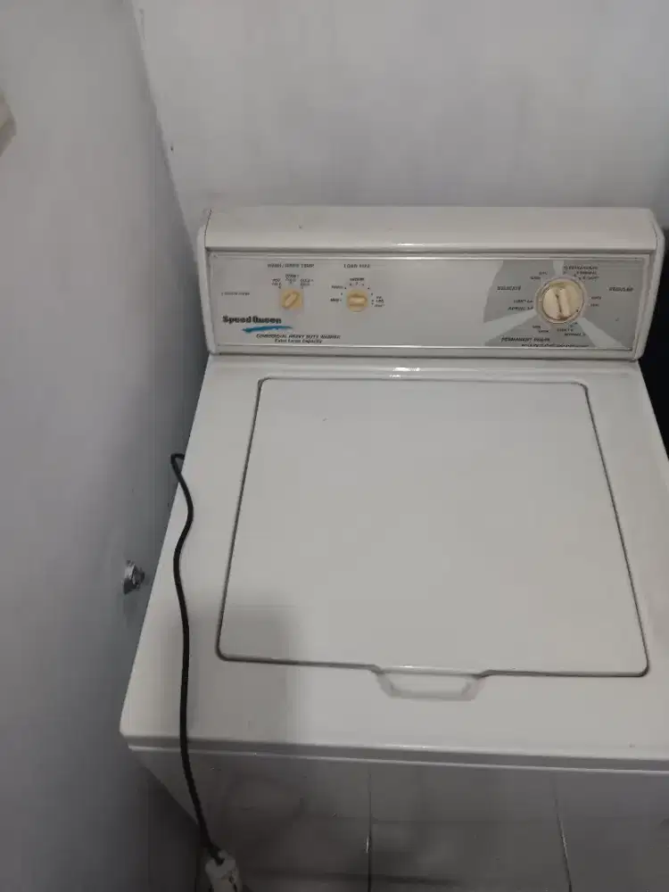 MESIN CUCI KOMERSIAL SPEEDQUEEN, kapasitas Xtra Large.