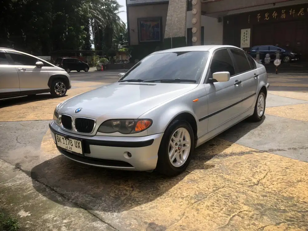 BMW 318i Facelift 2002 Bensin