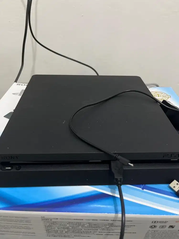 Playstation 4 Slim