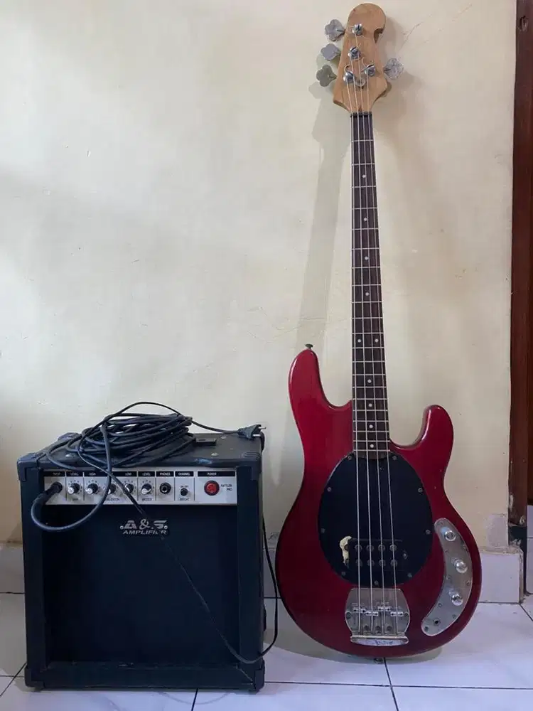 Bass Rockwell Musicman dan Ampli