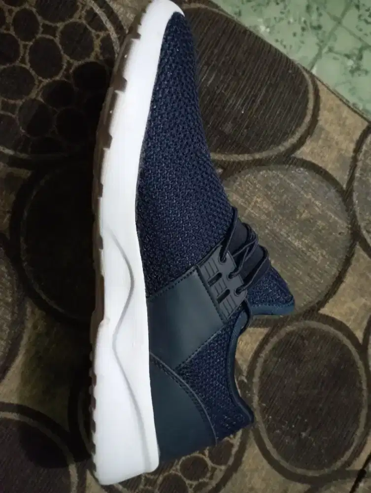 Sepatu casual oke