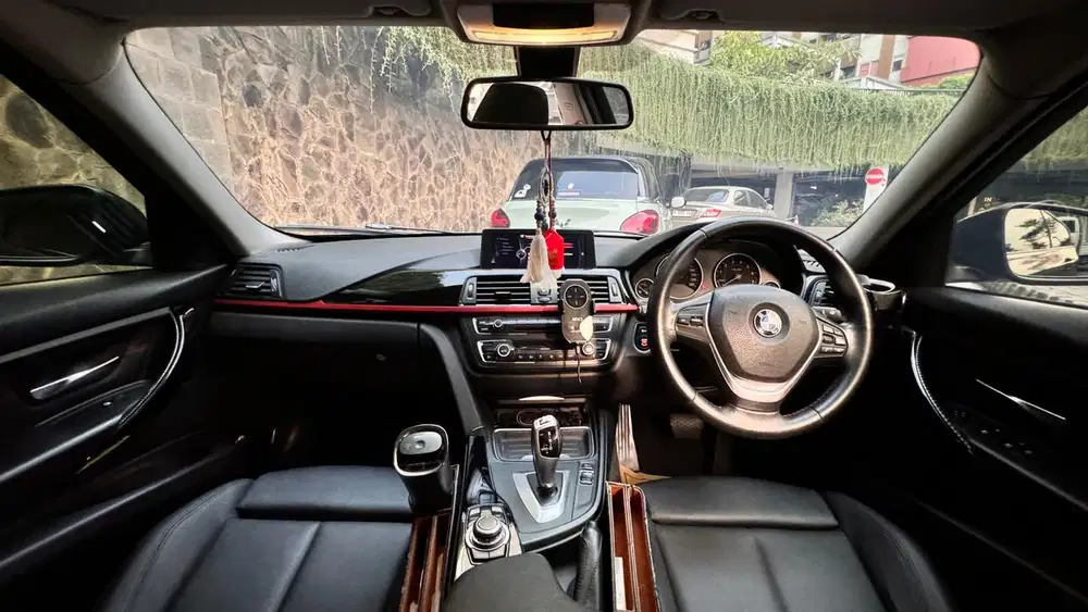 BMW 320i 2013 Bensin