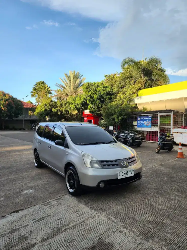 Nissan Grand Livina SV 2010 Manual