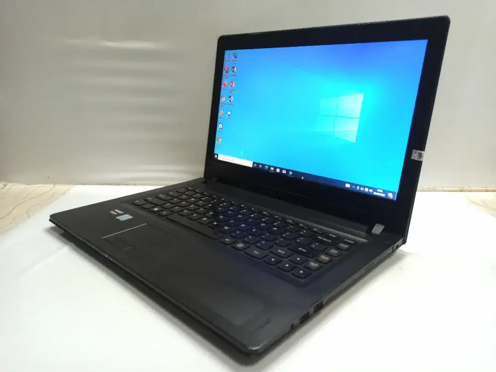 Laptop sekolah /gaming.. Lenovo ideapad 300 i5 Gen6 /8Gb /256 gb