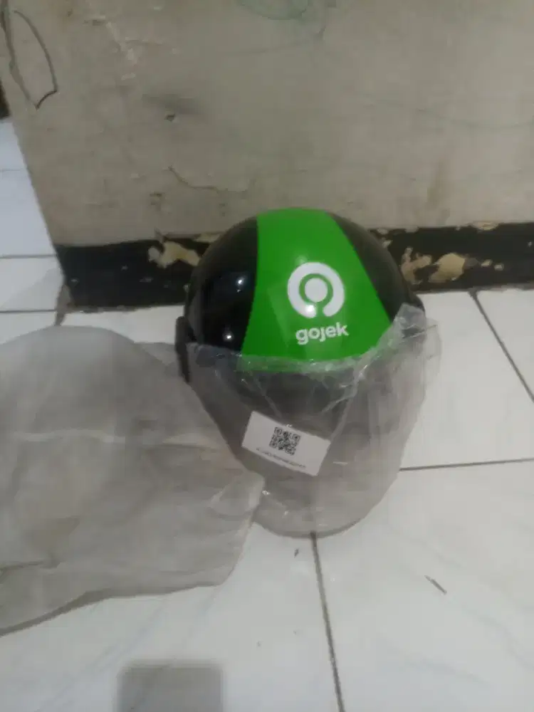 Helm masih baru