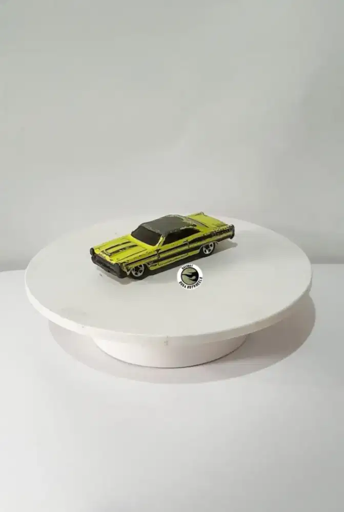 Hot Wheels 66 Ford Fairline Diecast RBH