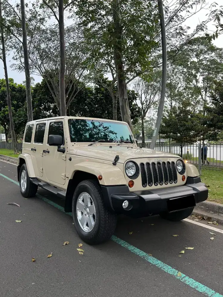 JEEP WRANGLER SAHARA 3.8L V6 2011

NIK 2011
KM 37 Rb Low