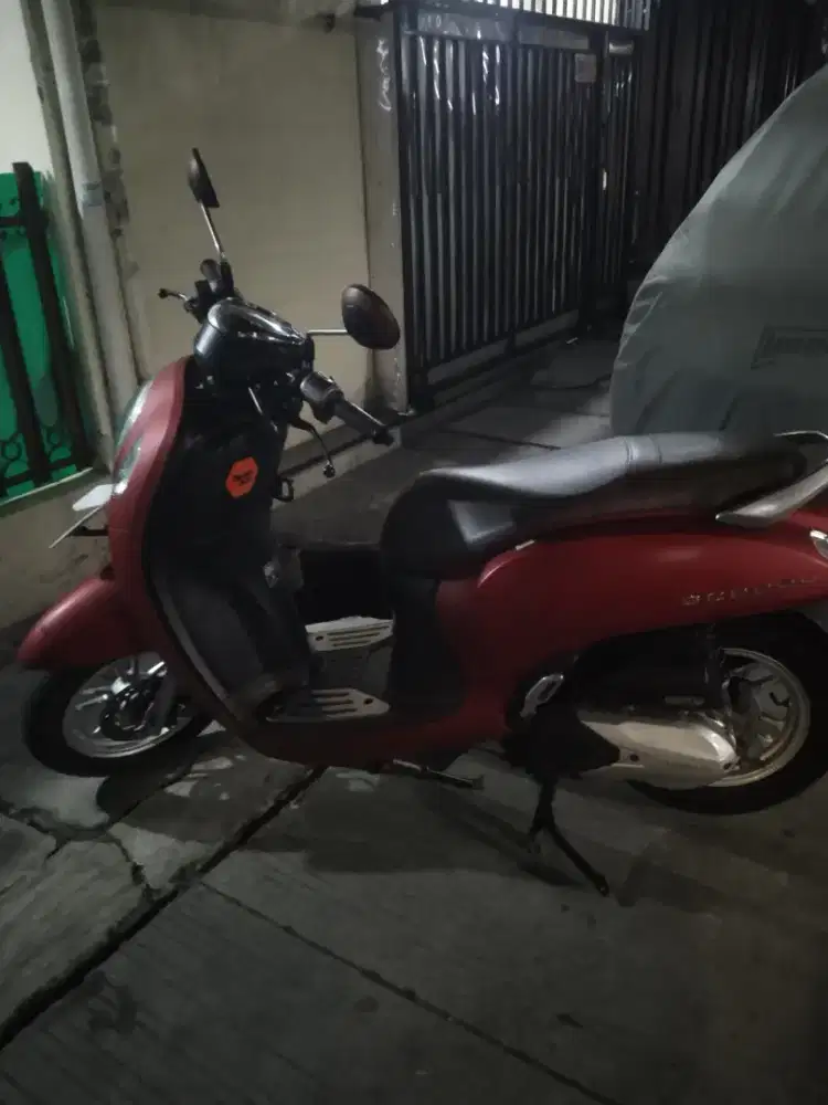Scoopy merah cantik