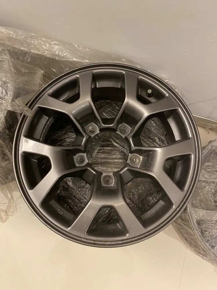 Velg Jimny Ring 15 JB74 (Kondisi Mulus)